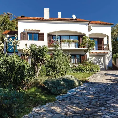 2 Bedroom Gorgeous In *