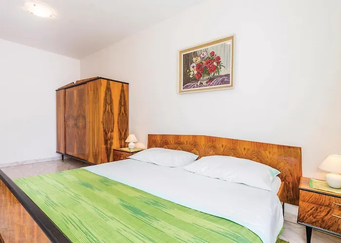 2 Bedroom Gorgeous In *