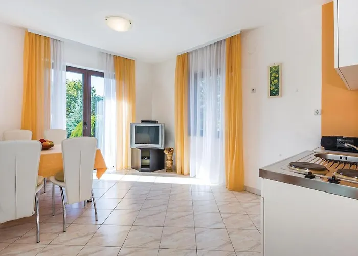 2 Bedroom Gorgeous In Apartman Matulji