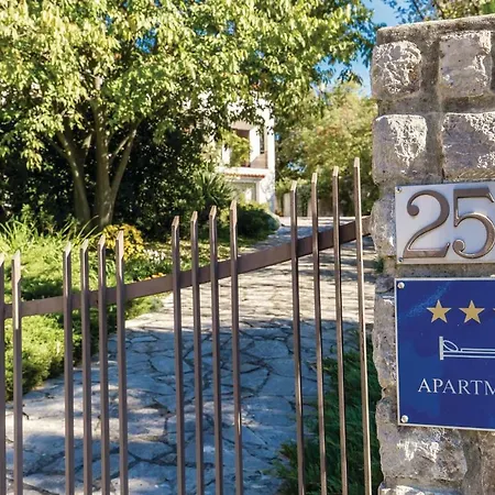 2 Bedroom Gorgeous Apartment In Matulji *